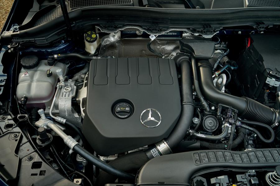 Моторный отсек Mercedes-Benz B180 Sport (W247) 2019 года  (UK) (фото 15 из 40)